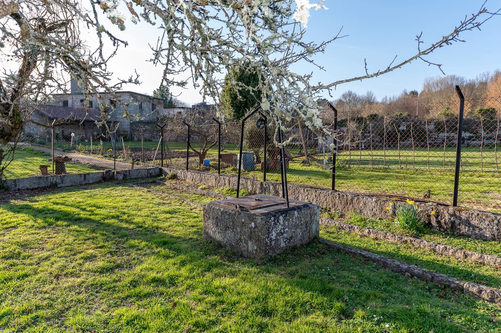 8 bedroom Finca/Country House for sale in Maside with garage - € 390,000 (Ref: 9708046)