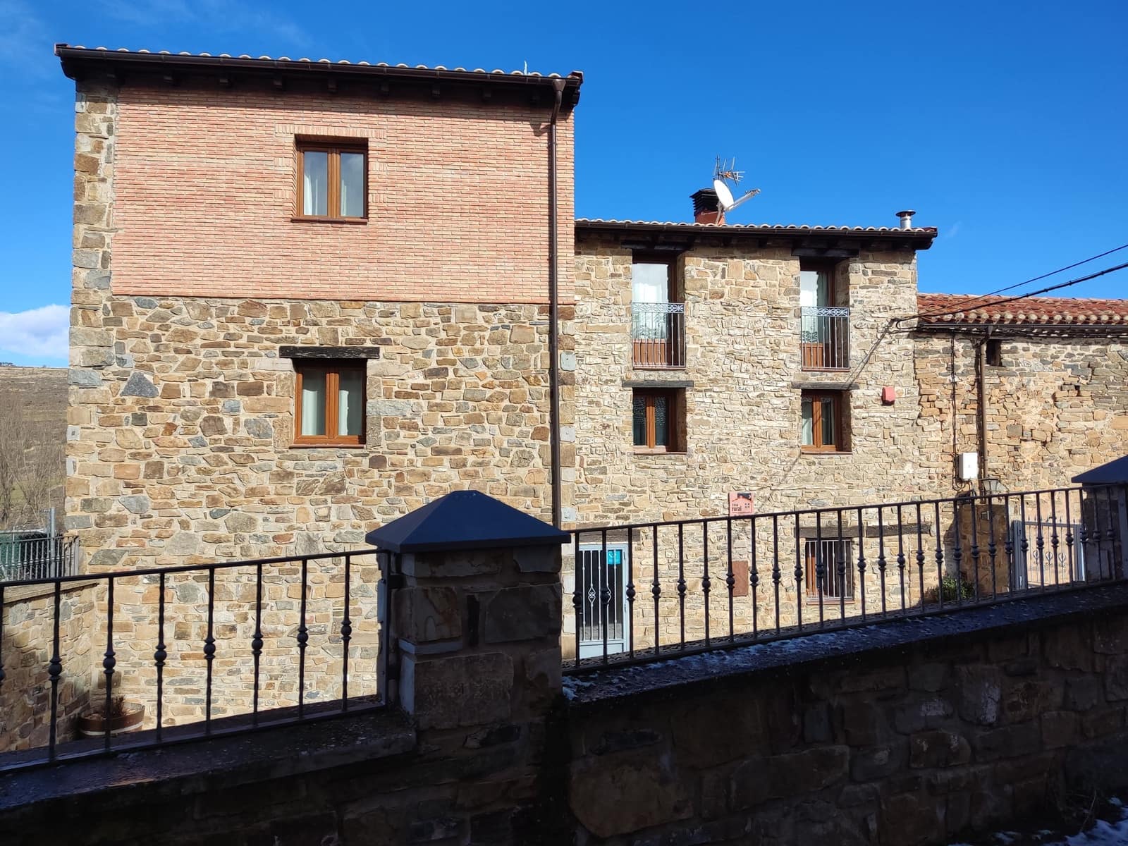 9 bedroom Business for sale in Villar del Rio - € 450,000 (Ref: 9753476)