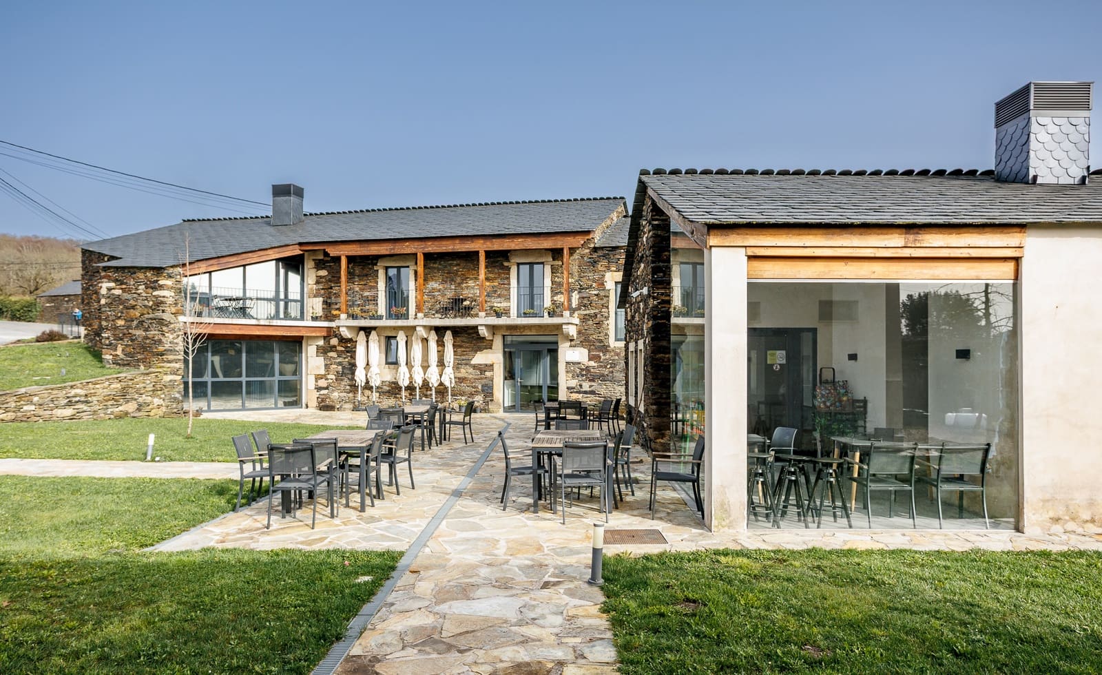 11 bedroom Business for sale in Friol with pool - € 2,000,000 (Ref: 9770958)