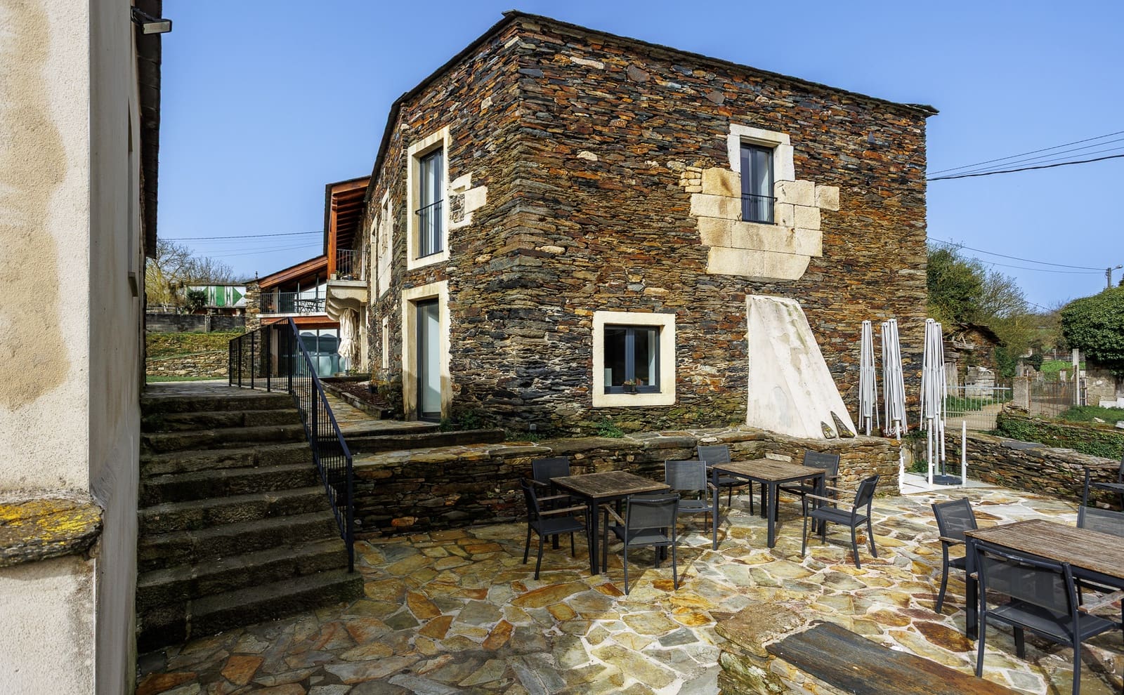 11 bedroom Business for sale in Friol with pool - € 2,000,000 (Ref: 9770958)