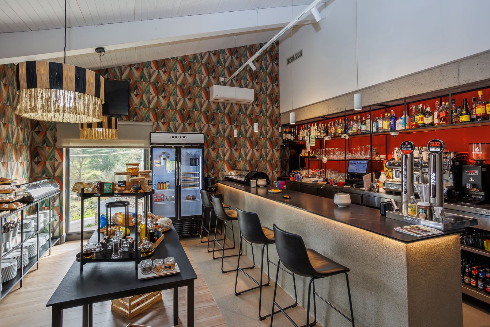 11 bedroom Business for sale in Friol with pool - € 2,000,000 (Ref: 9770958)