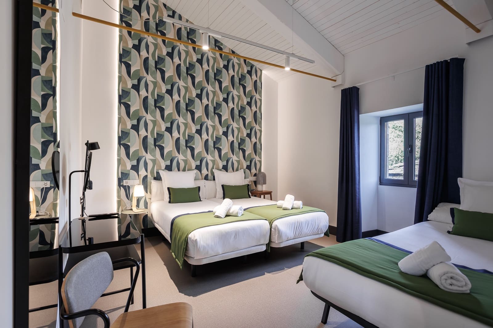 11 bedroom Business for sale in Friol with pool - € 2,000,000 (Ref: 9770958)