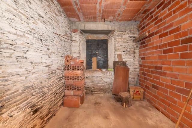 4 slaapkamer Finca/Landhuis te koop in Rábade met garage - € 85.000 (Ref: 9776868)