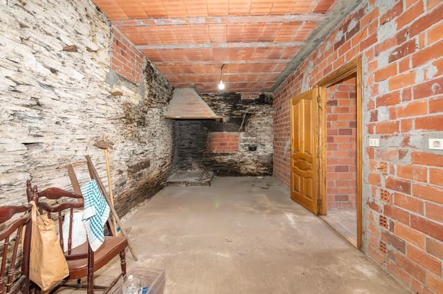 4 slaapkamer Finca/Landhuis te koop in Rábade met garage - € 85.000 (Ref: 9776868)