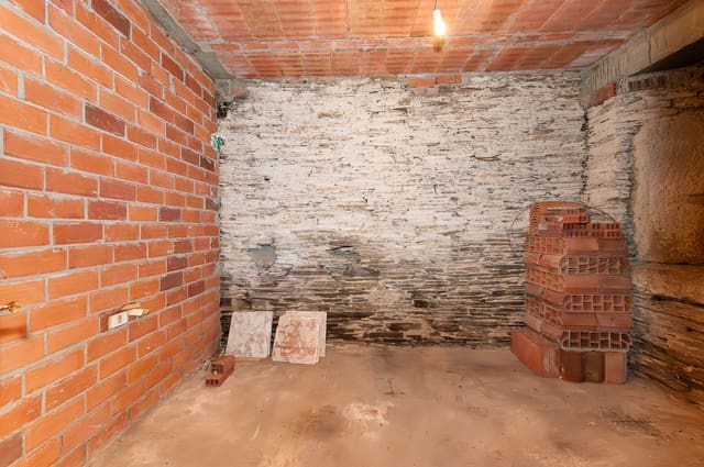 4 slaapkamer Finca/Landhuis te koop in Rábade met garage - € 85.000 (Ref: 9776868)