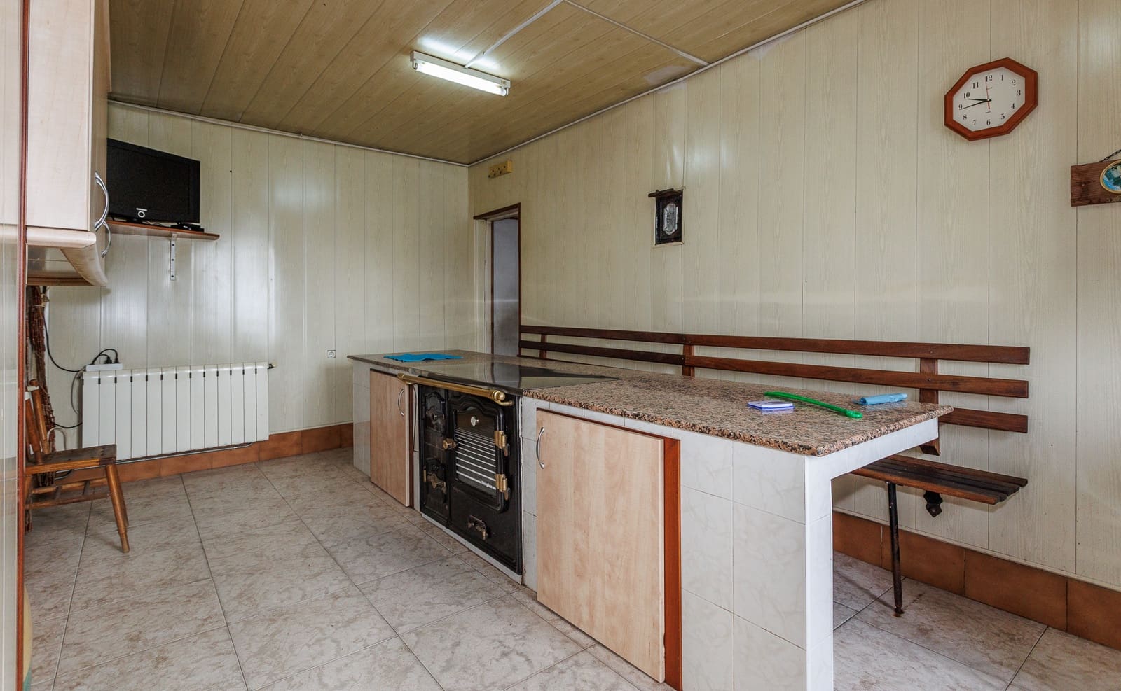 9 bedroom Finca/Country House for sale in Guitiriz with garage - € 250,000 (Ref: 9815000)