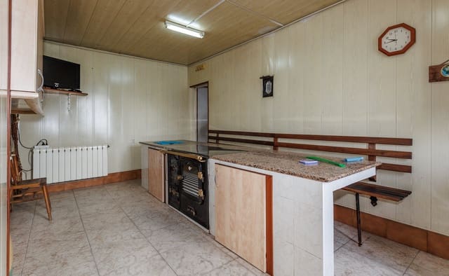 9 soveværelse Finca/Landehus til salg i Guitiriz med garage - € 250.000 (Ref: 9815000)