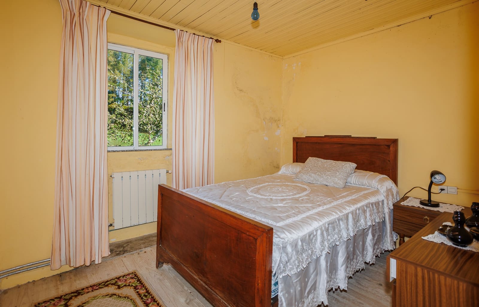 9 bedroom Finca/Country House for sale in Guitiriz with garage - € 250,000 (Ref: 9815000)