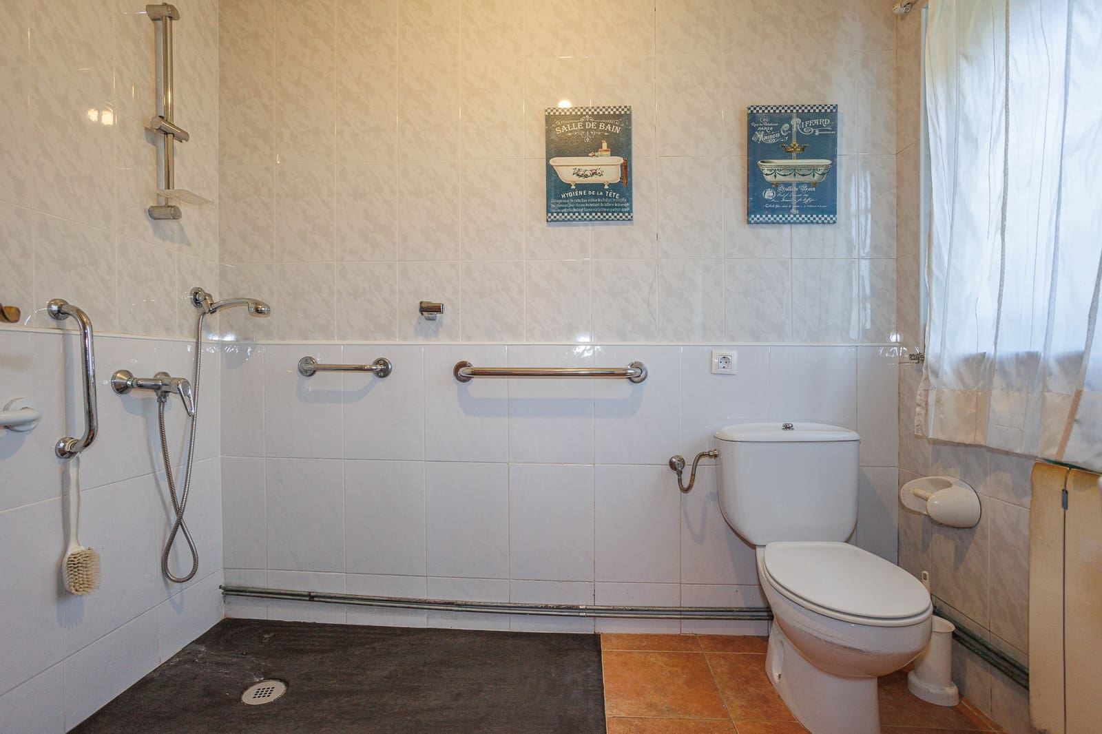 9 bedroom Finca/Country House for sale in Guitiriz with garage - € 250,000 (Ref: 9815000)