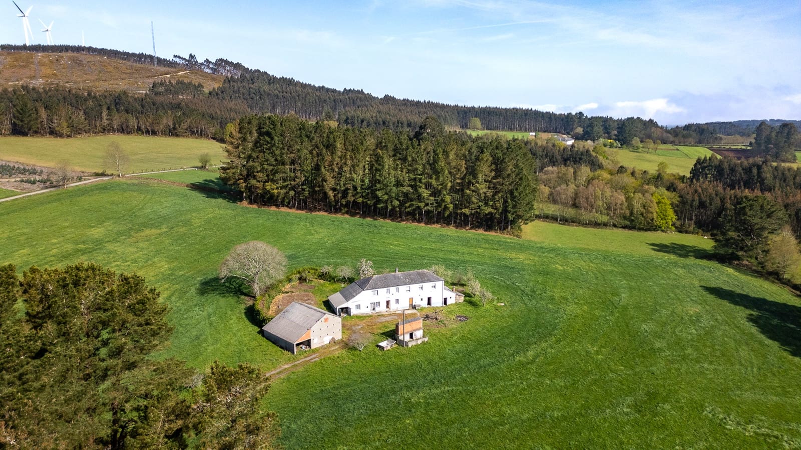 9 bedroom Finca/Country House for sale in Guitiriz with garage - € 250,000 (Ref: 9815000)
