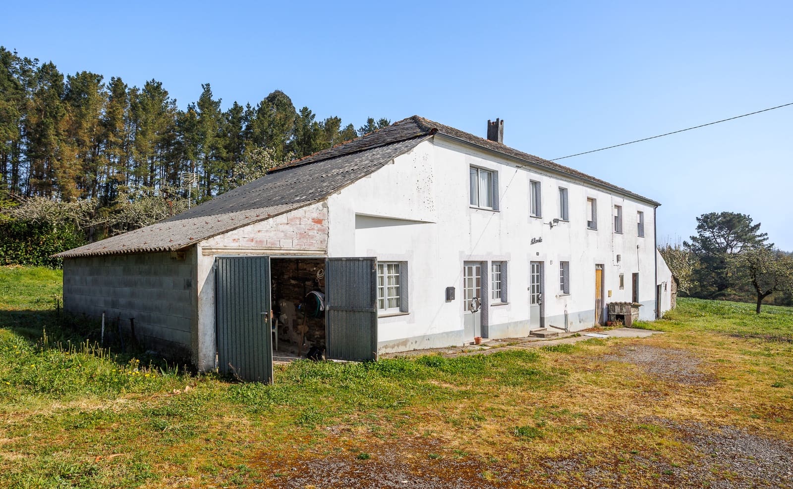 9 bedroom Finca/Country House for sale in Guitiriz with garage - € 250,000 (Ref: 9815000)