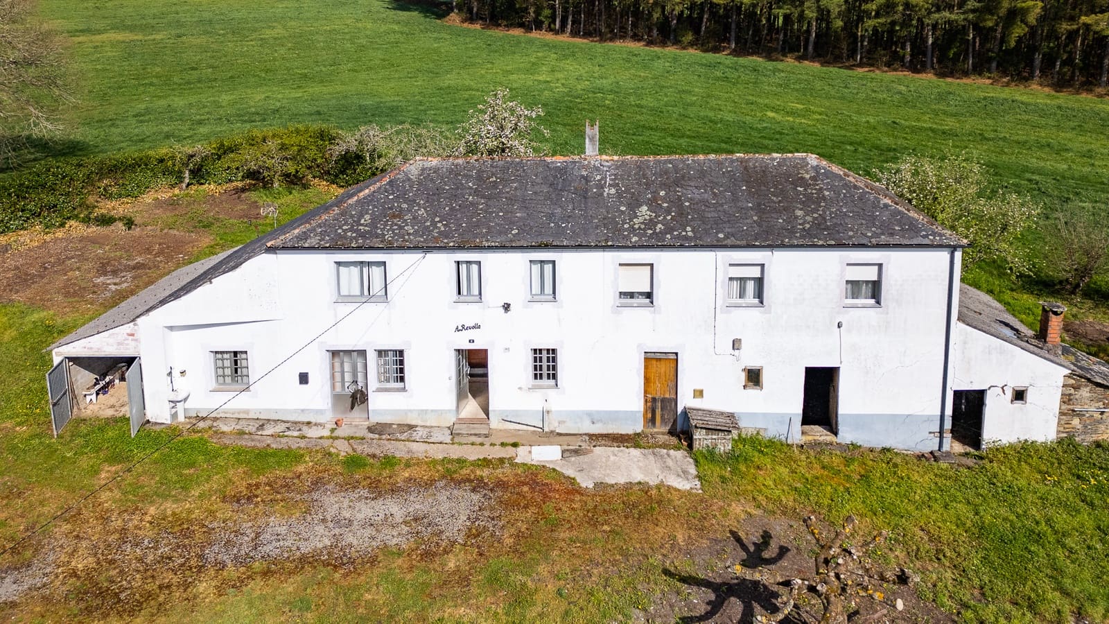 9 bedroom Finca/Country House for sale in Guitiriz with garage - € 250,000 (Ref: 9815000)
