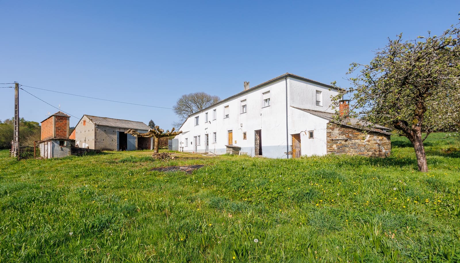 9 bedroom Finca/Country House for sale in Guitiriz with garage - € 250,000 (Ref: 9815000)