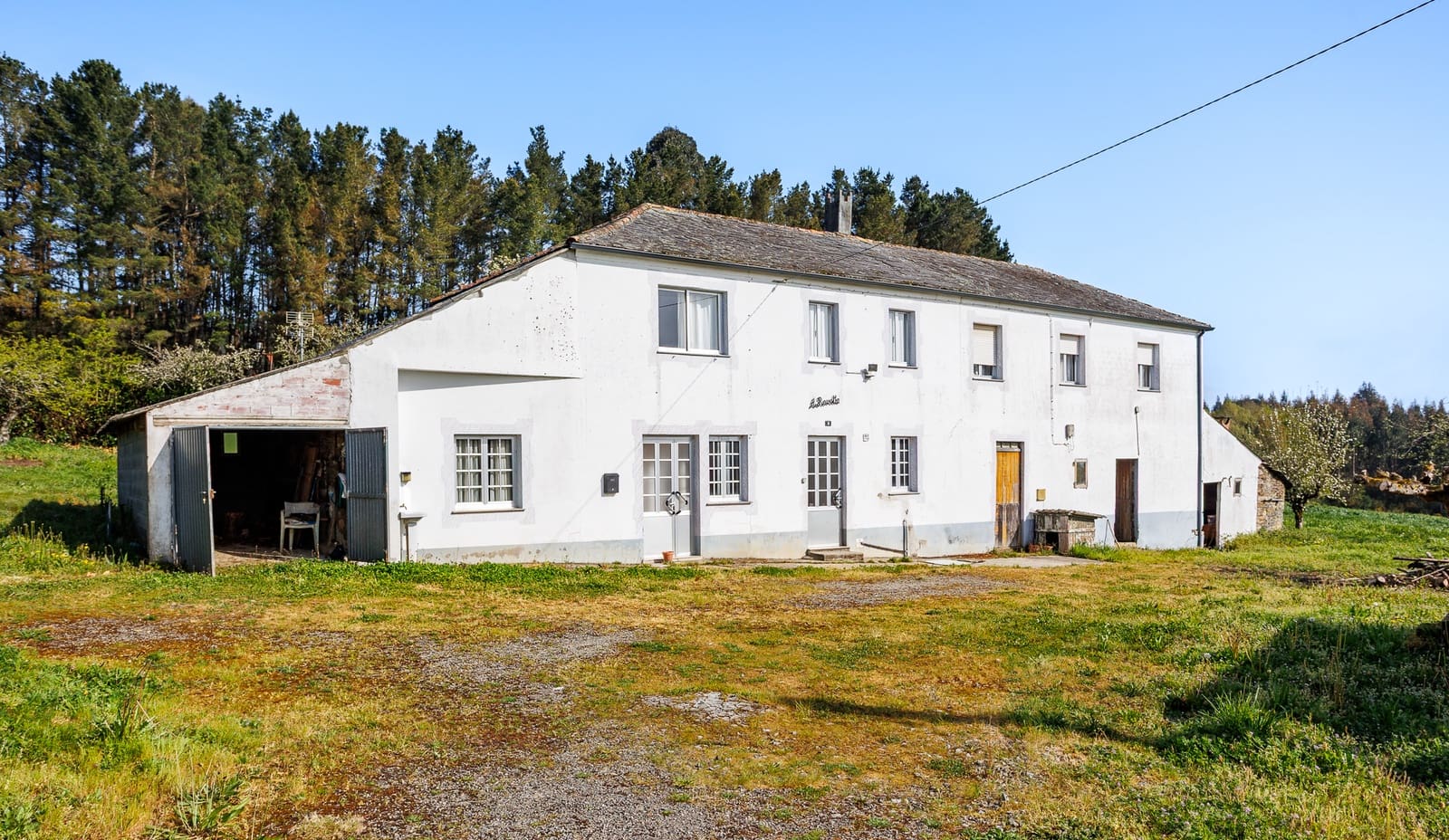9 bedroom Finca/Country House for sale in Guitiriz with garage - € 250,000 (Ref: 9815000)