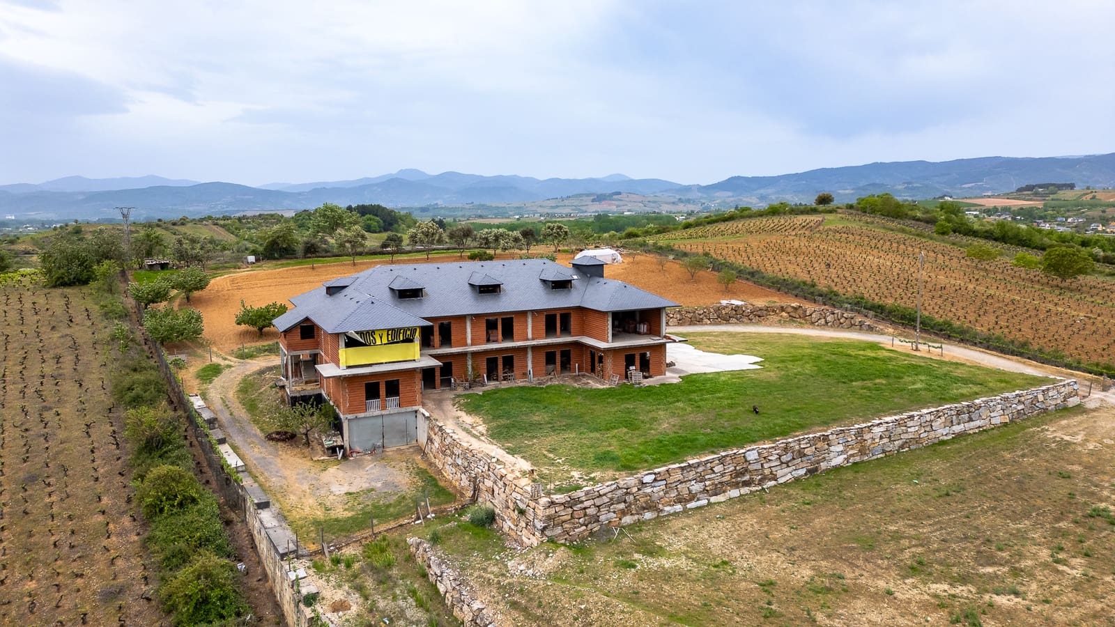 1 camera da letto Azienda in vendita in Camponaraya - 1.500.000 € (Rif: 9819146)