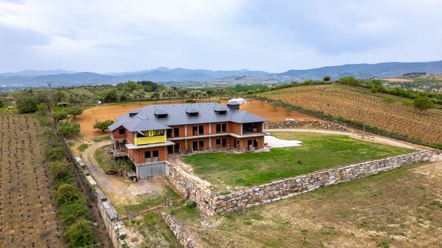 1 bedroom Business for sale in Camponaraya - € 1,500,000 (Ref: 9819146)