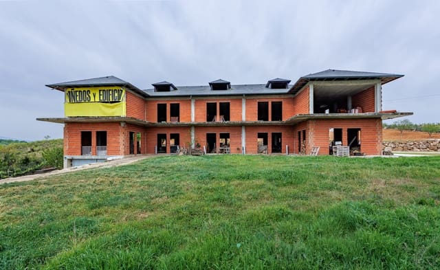1 bedroom Business for sale in Camponaraya - € 1,500,000 (Ref: 9819146)