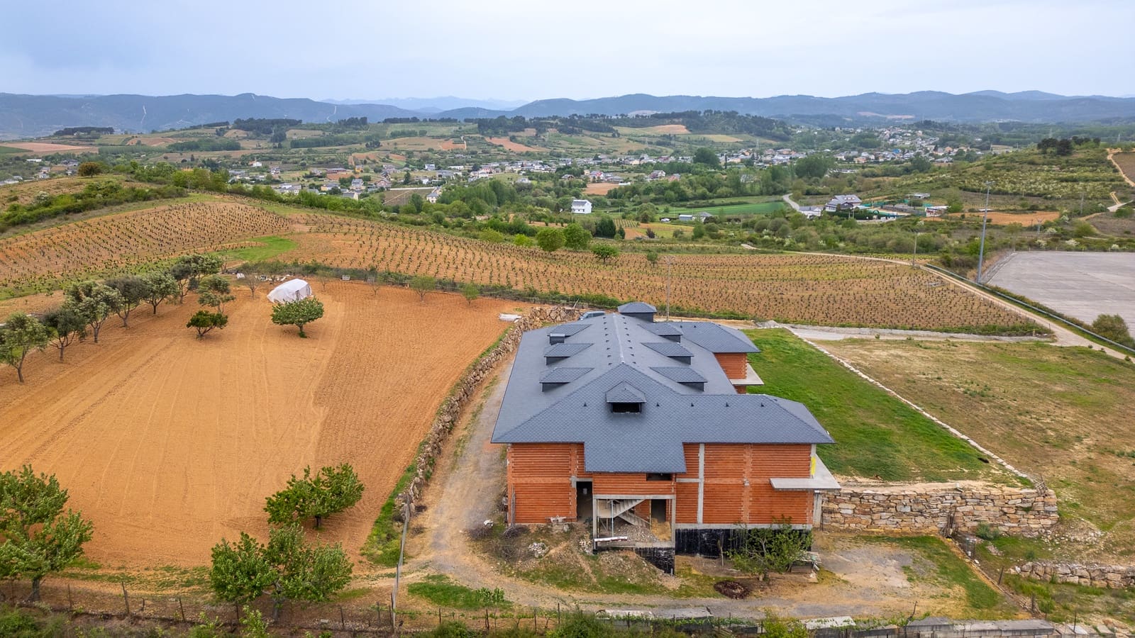 1 camera da letto Azienda in vendita in Camponaraya - 1.500.000 € (Rif: 9819146)