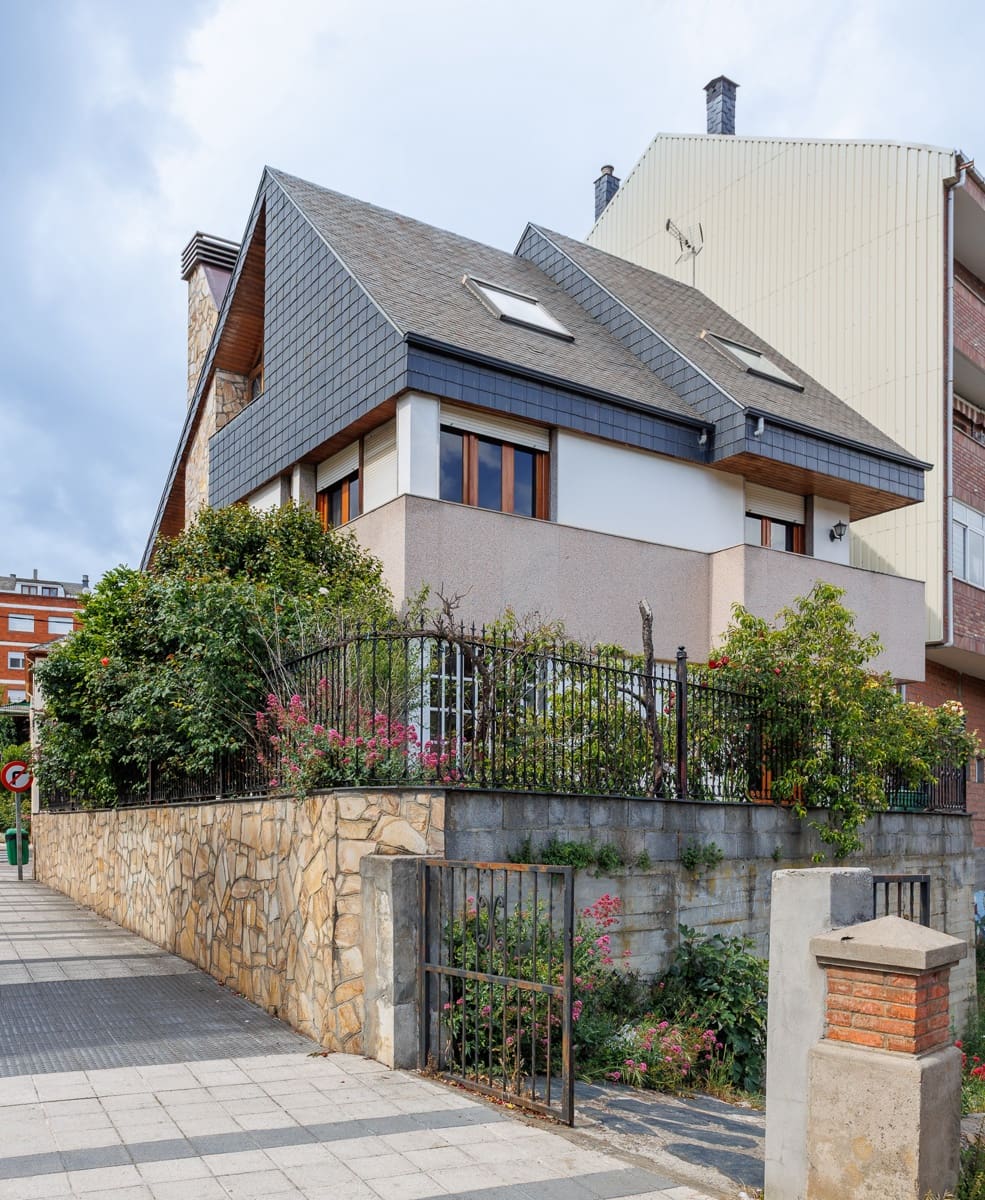 5 bedroom Finca/Country House for sale in O Barco de Valdeorras with garage - € 360,000 (Ref: 9860773)