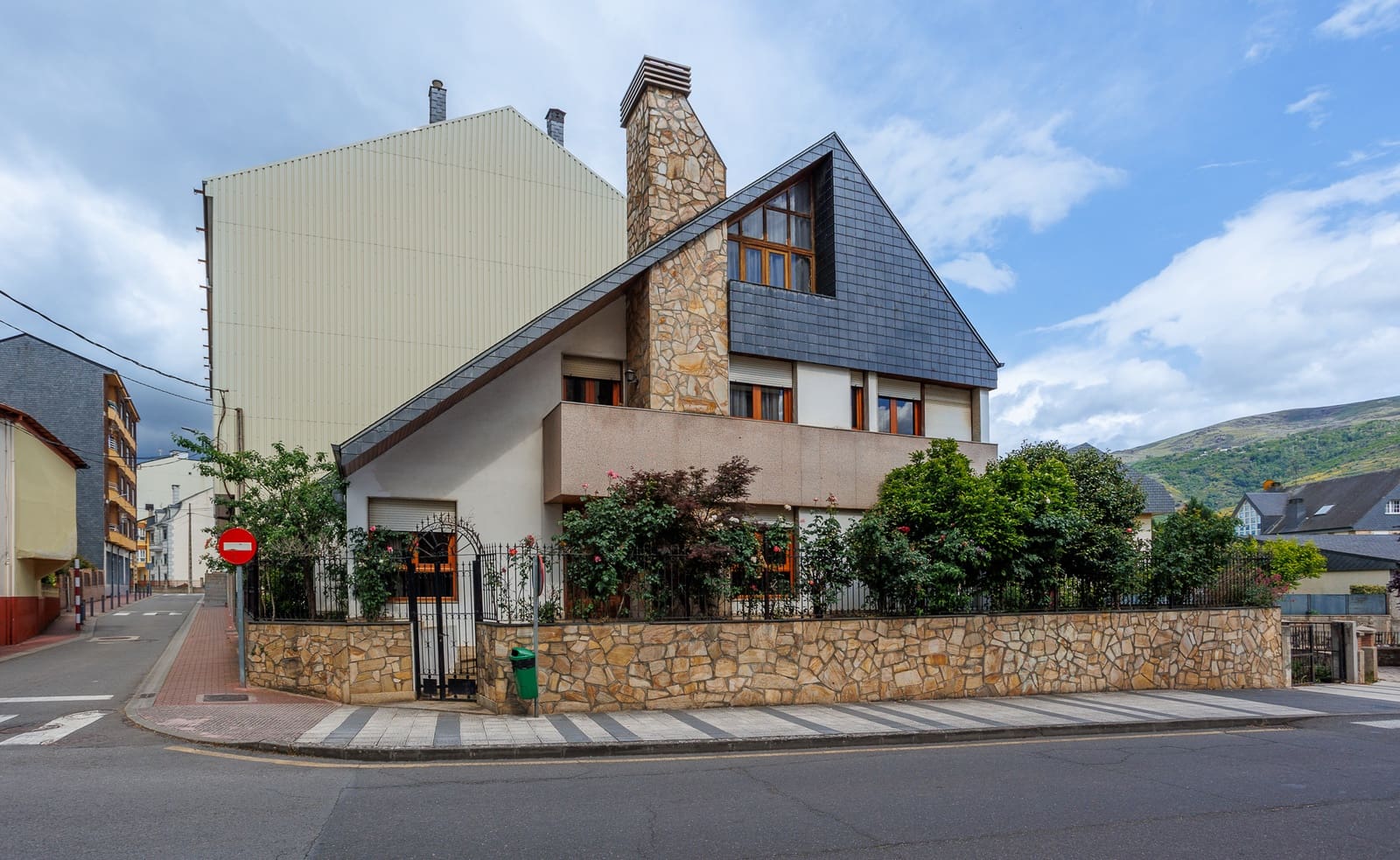 5 bedroom Finca/Country House for sale in O Barco de Valdeorras with garage - € 360,000 (Ref: 9860773)