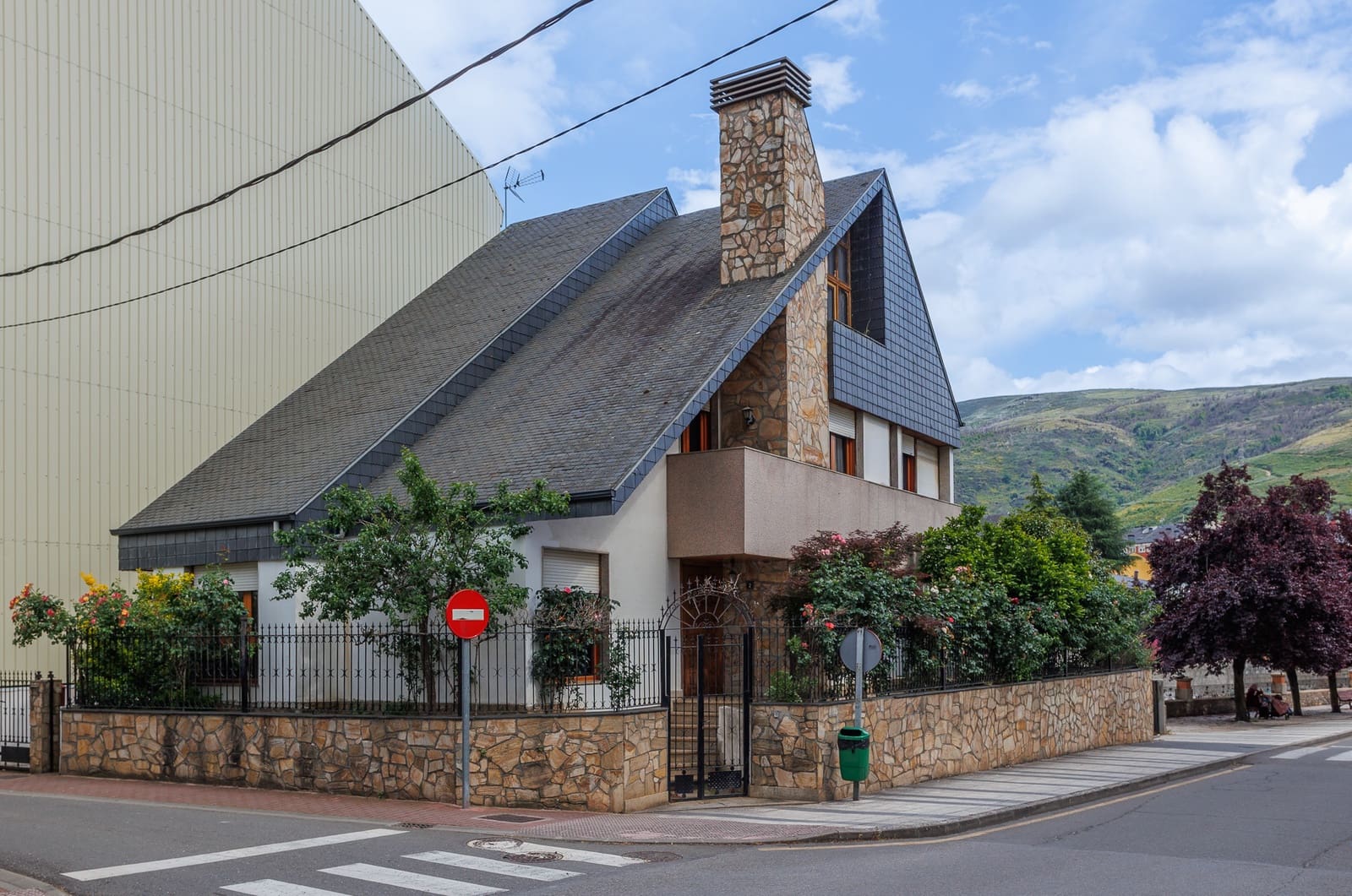 5 bedroom Finca/Country House for sale in O Barco de Valdeorras with garage - € 360,000 (Ref: 9860773)
