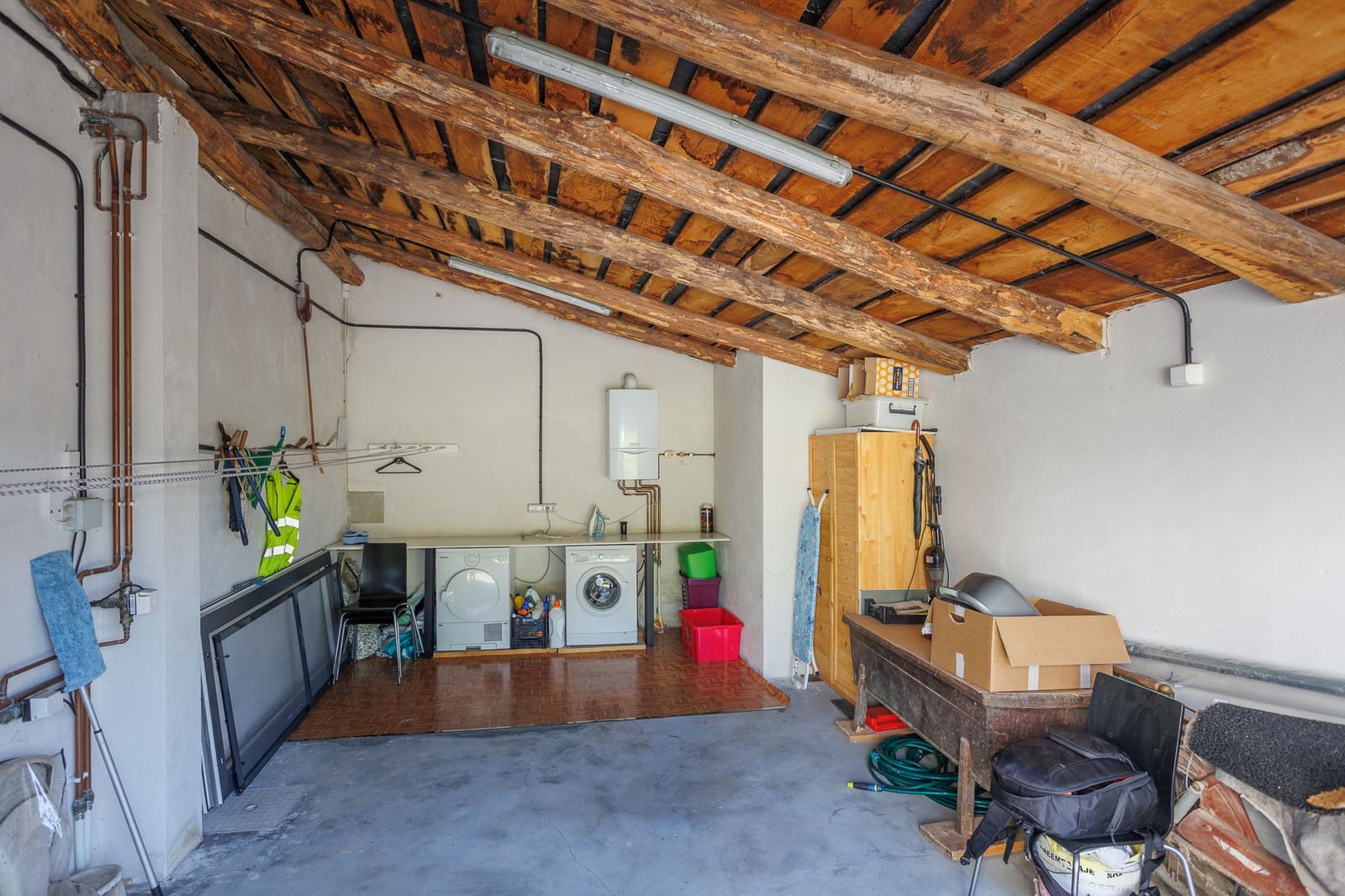 8 bedroom Finca/Country House for sale in Castro de Rei with garage - € 420,000 (Ref: 9895255)