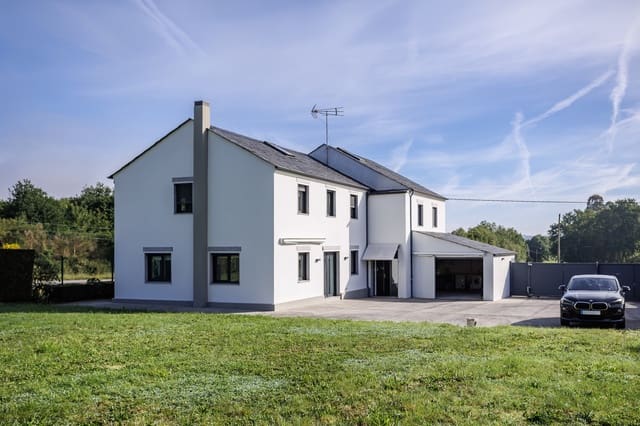 8 bedroom Finca/Country House for sale in Castro de Rei - € 420,000 (Ref: 9895255)