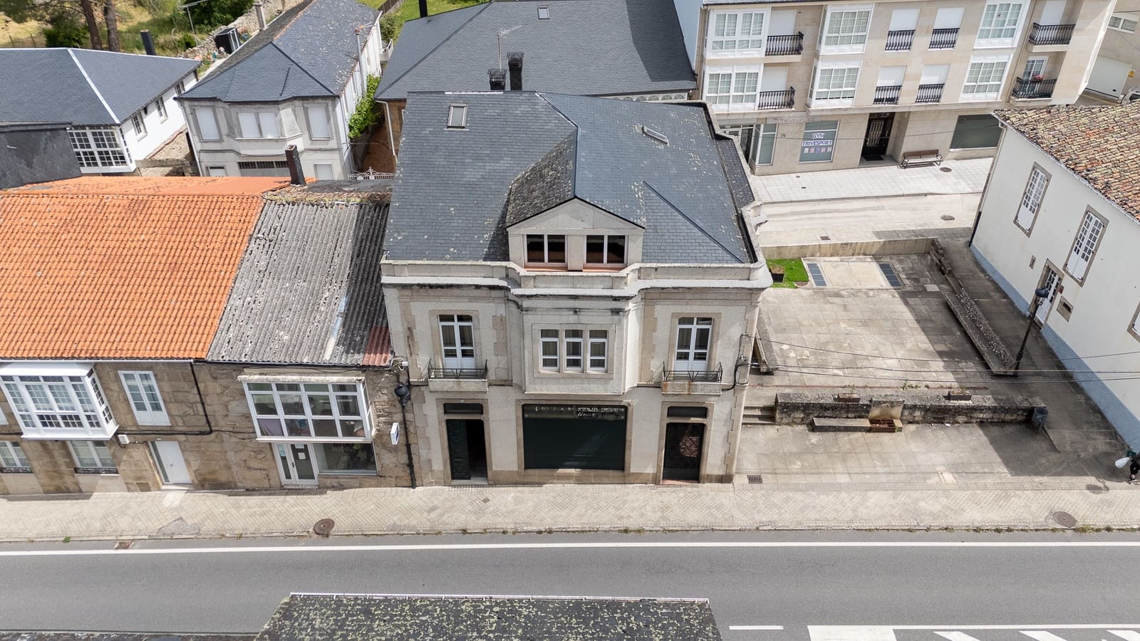5 bedroom Finca/Country House for sale in A Pobra de Trives - € 260,000 (Ref: 9918592)