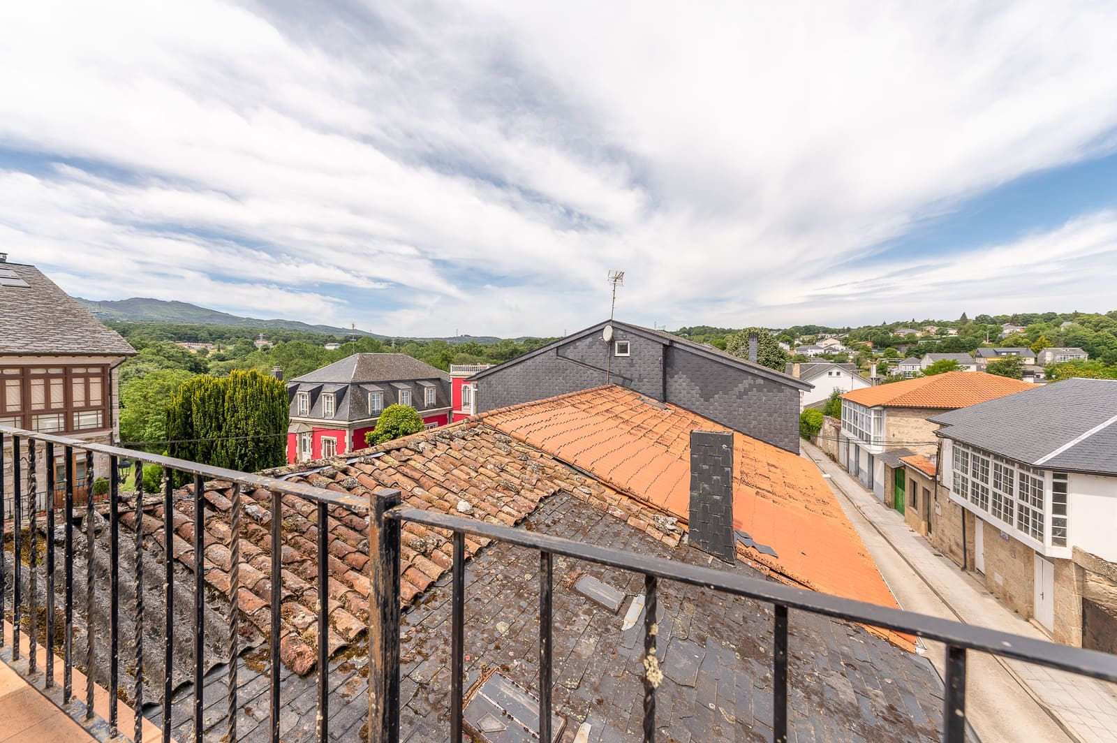 5 bedroom Finca/Country House for sale in A Pobra de Trives - € 260,000 (Ref: 9918592)