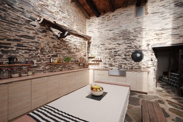 5 Zimmer Finca/Landgut zu verkaufen in Samos - 495.000 € (Ref: 9932248)