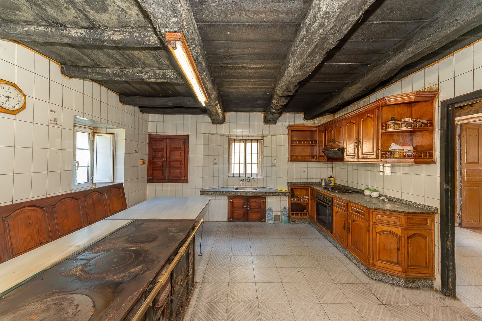 6 bedroom Finca/Country House for sale in Outeiro de Rei - € 270,000 (Ref: 9935097)