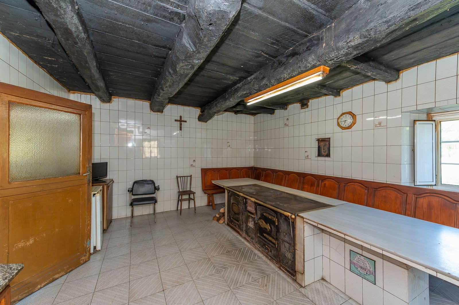 6 bedroom Finca/Country House for sale in Outeiro de Rei - € 270,000 (Ref: 9935097)