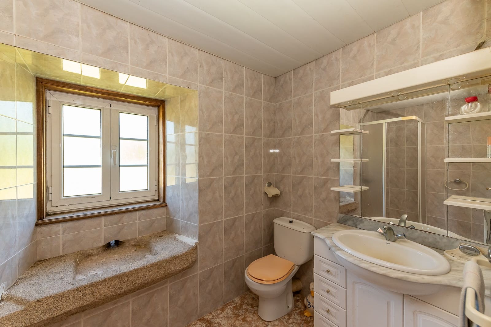 6 bedroom Finca/Country House for sale in Outeiro de Rei - € 270,000 (Ref: 9935097)