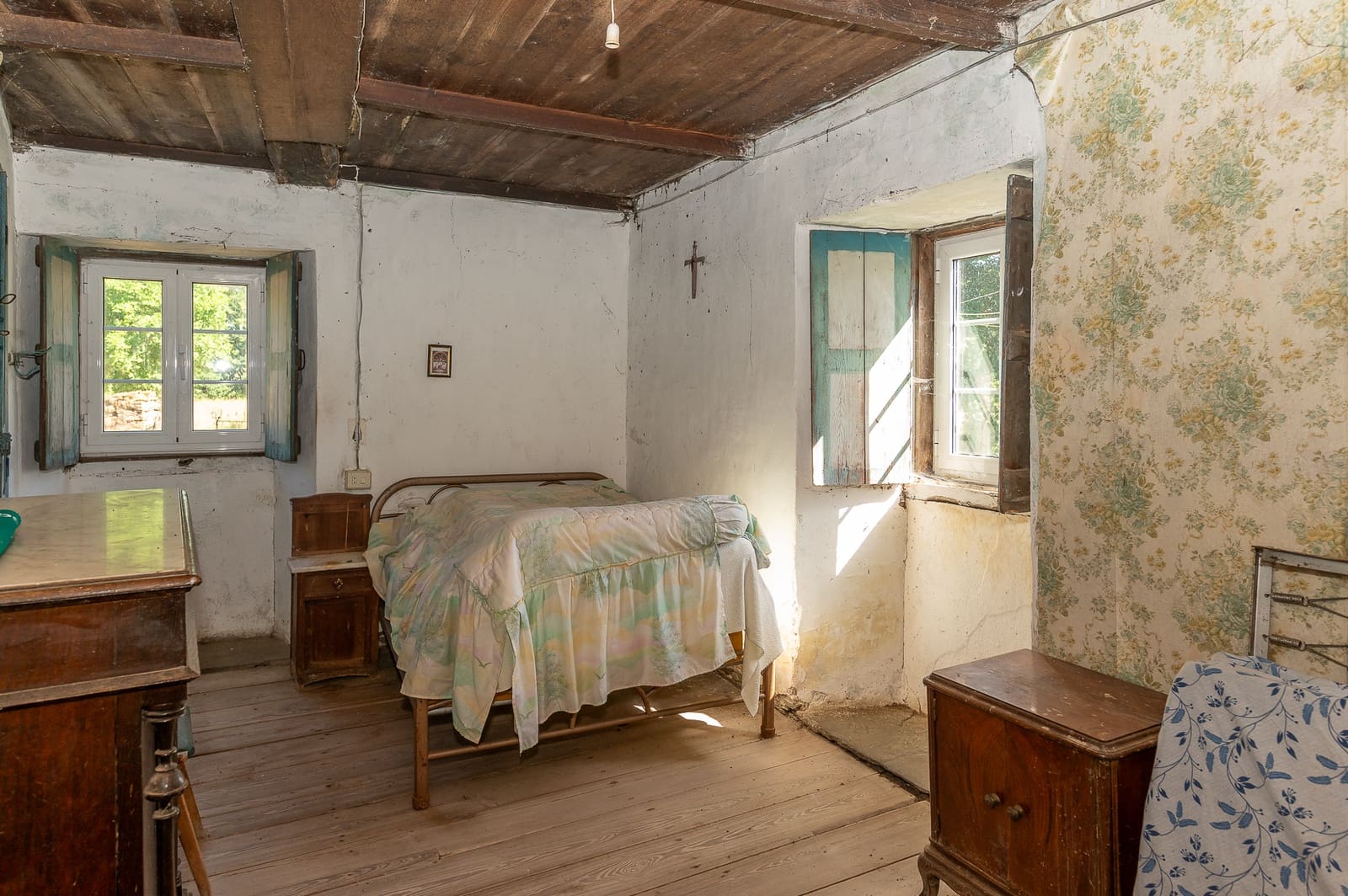 6 bedroom Finca/Country House for sale in Outeiro de Rei - € 270,000 (Ref: 9935097)