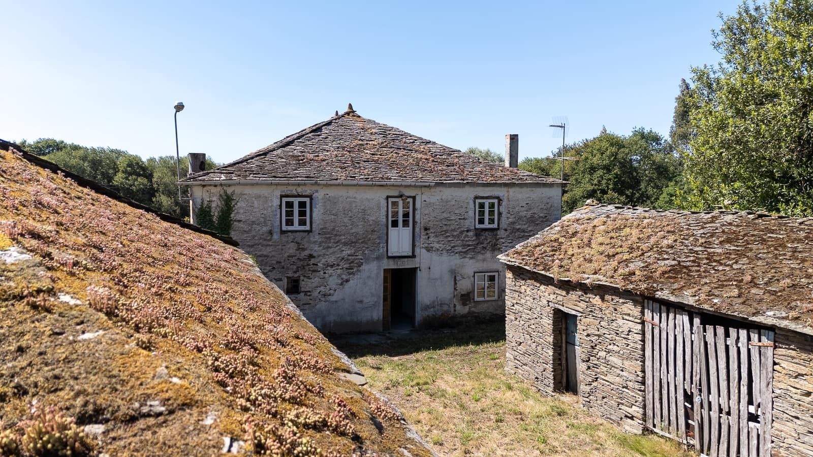 6 bedroom Finca/Country House for sale in Outeiro de Rei - € 270,000 (Ref: 9935097)
