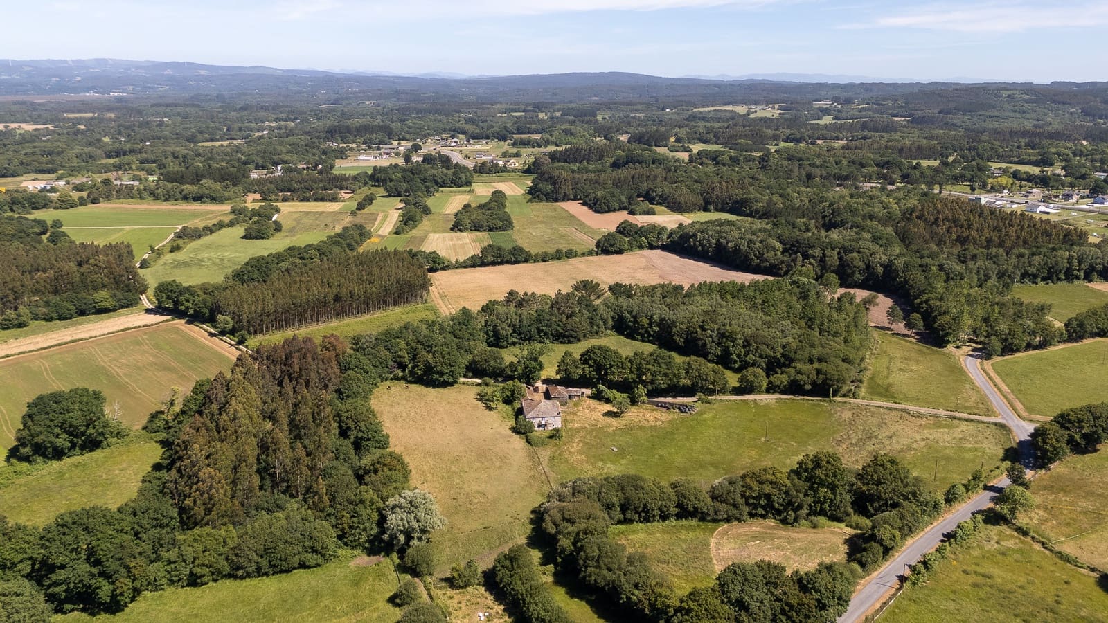 6 bedroom Finca/Country House for sale in Outeiro de Rei - € 270,000 (Ref: 9935097)