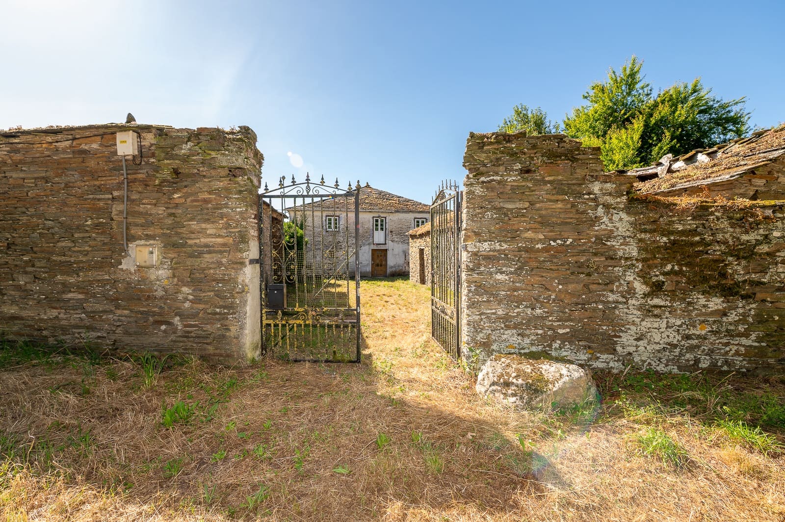 6 bedroom Finca/Country House for sale in Outeiro de Rei - € 270,000 (Ref: 9935097)
