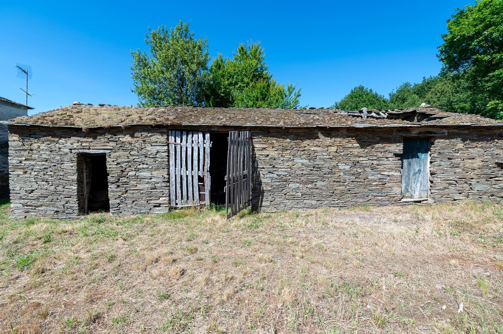 6 bedroom Finca/Country House for sale in Outeiro de Rei - € 270,000 (Ref: 9935097)