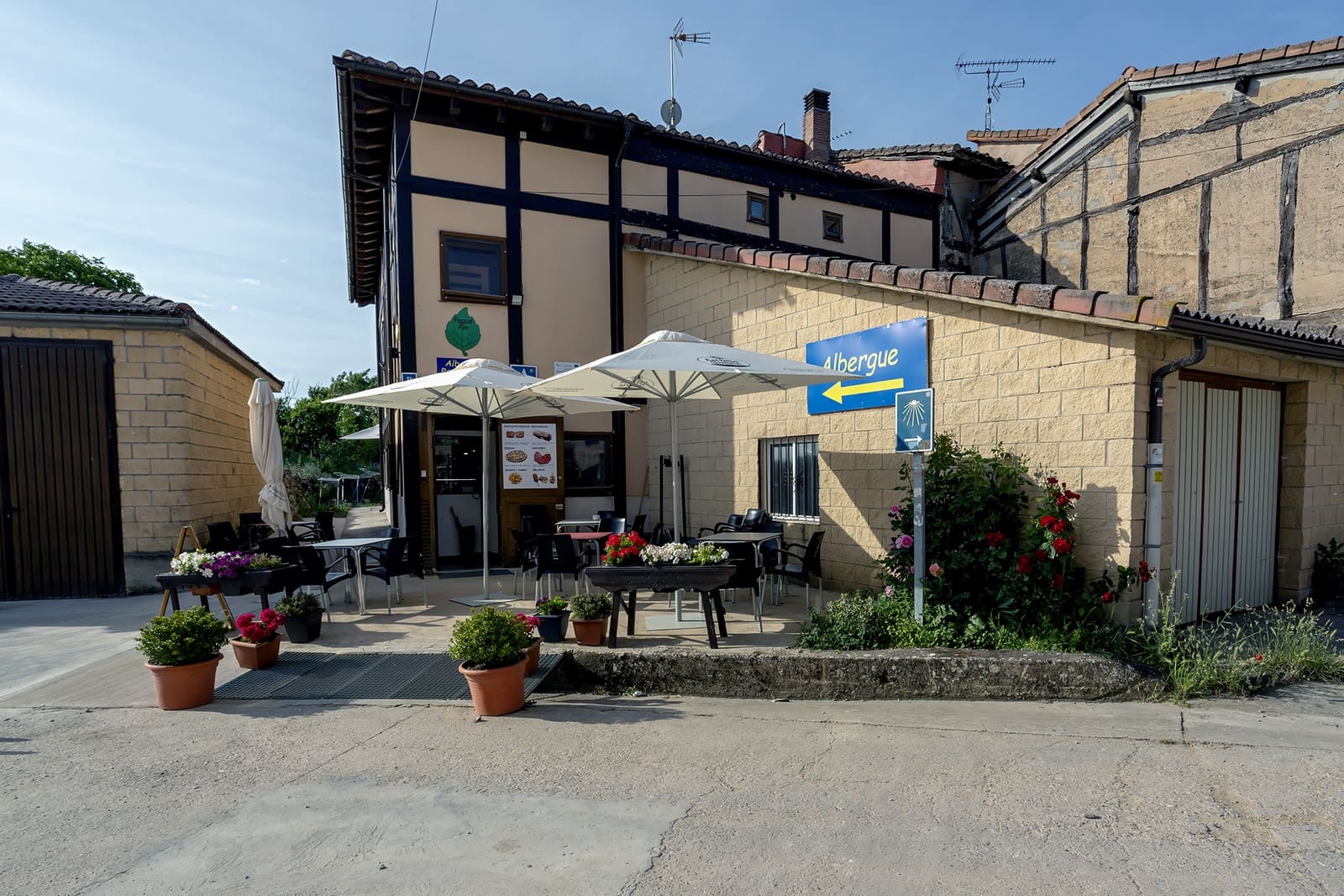 5 bedroom Business for sale in Villasur de Herreros - € 600,000 (Ref: 9940657)