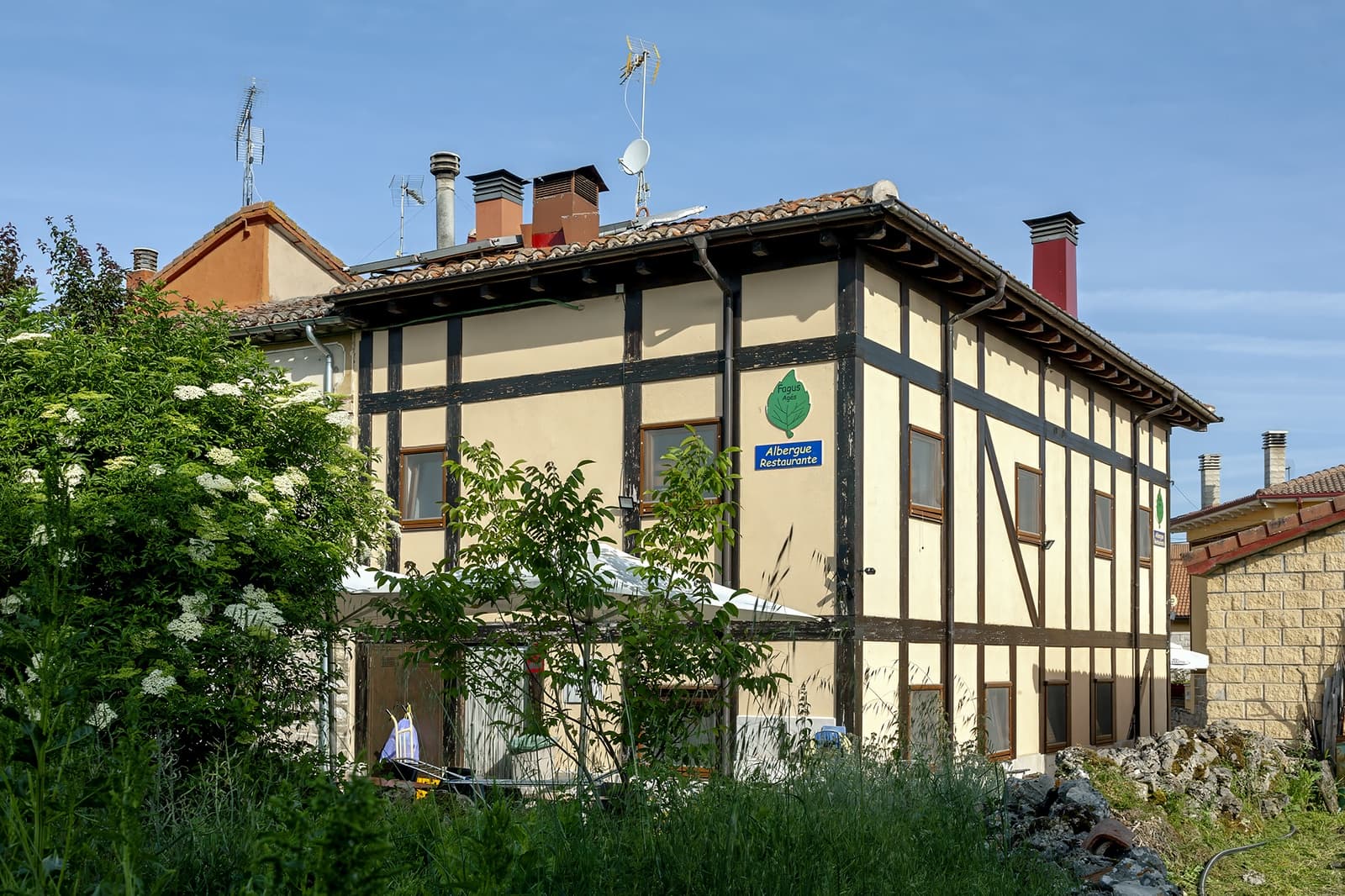 5 bedroom Business for sale in Villasur de Herreros - € 600,000 (Ref: 9940657)
