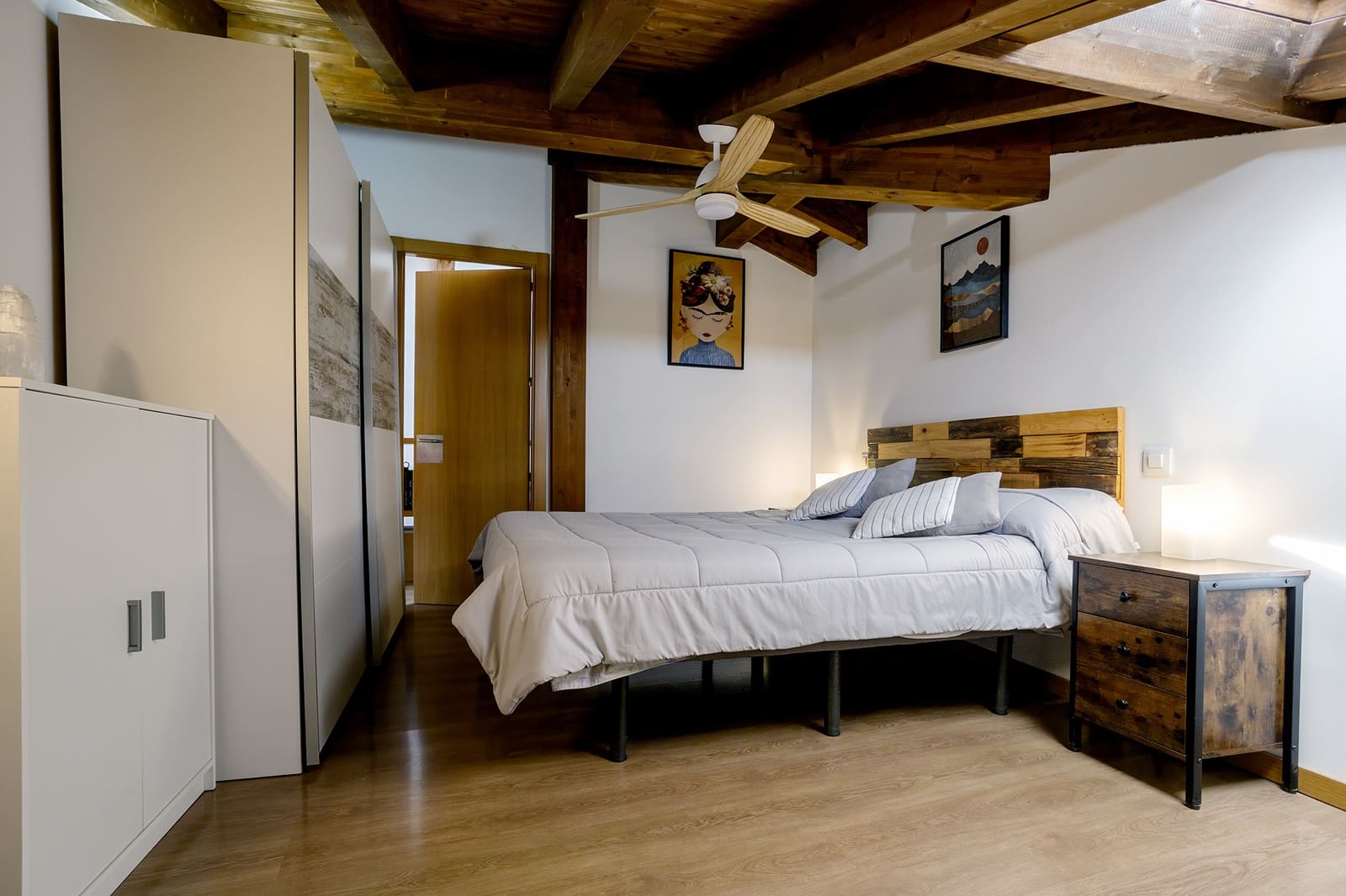 5 bedroom Business for sale in Villasur de Herreros - € 600,000 (Ref: 9940657)