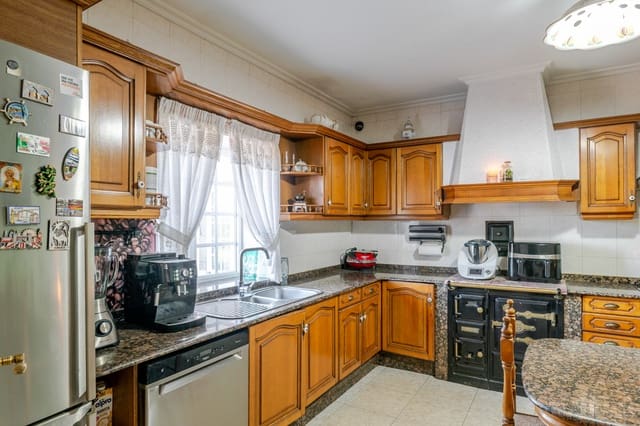 6 soveværelse Finca/Landehus til salg i Cambados med garage - € 595.000 (Ref: 9941172)