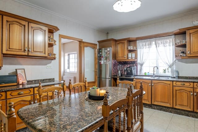 6 soveværelse Finca/Landehus til salg i Cambados med garage - € 595.000 (Ref: 9941172)