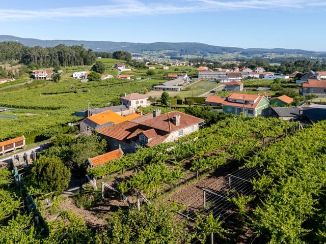 6 soveværelse Finca/Landehus til salg i Cambados med garage - € 595.000 (Ref: 9941172)