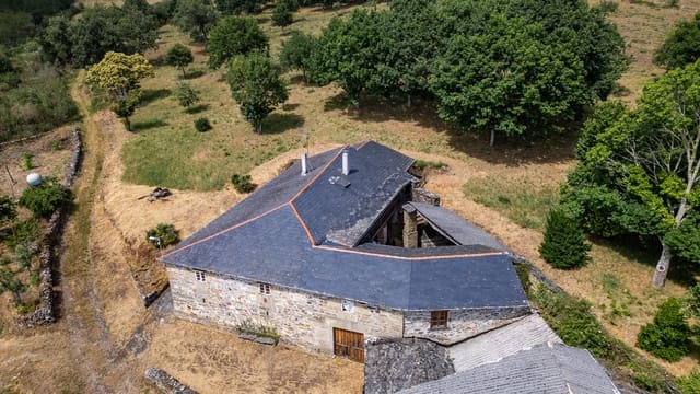 5 soveværelse Finca/Landehus til salg i O Saviñao - € 270.000 (Ref: 9952901)