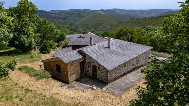 5 soveværelse Finca/Landehus til salg i O Saviñao - € 270.000 (Ref: 9952901)