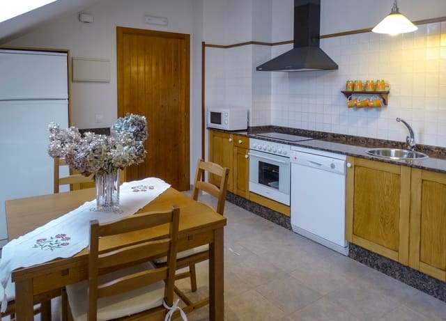 6 camera da letto Azienda in vendita in Navia con garage - 800.000 € (Rif: 9956305)