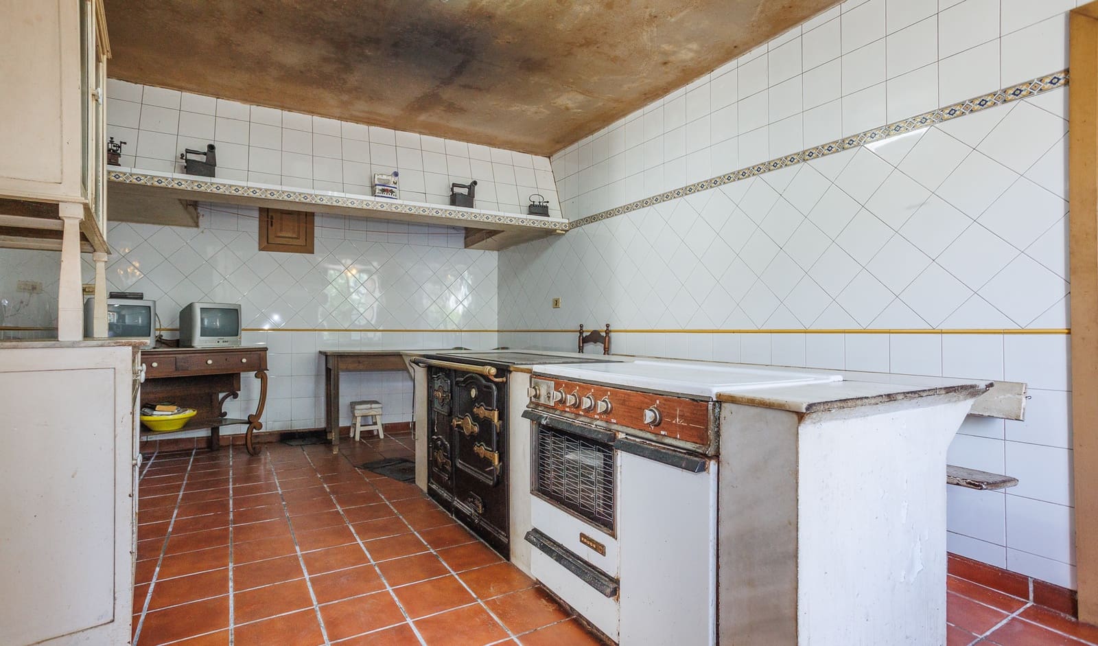 9 soveværelse Finca/Landehus til salg i Lugo by med swimmingpool - € 390.000 (Ref: 9971699)