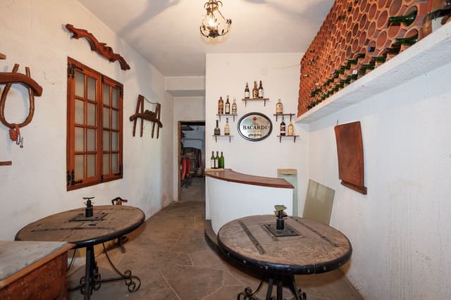 9 soveværelse Finca/Landehus til salg i Lugo by med swimmingpool - € 390.000 (Ref: 9971699)