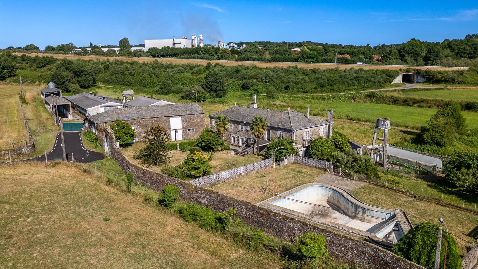 9 soveværelse Finca/Landehus til salg i Lugo by med swimmingpool - € 390.000 (Ref: 9971699)